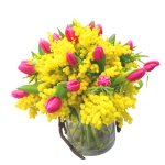 Bouquet con tulipani e mimosa