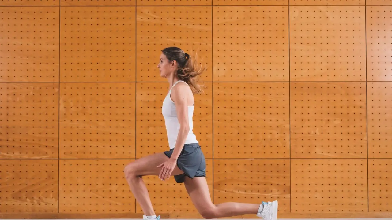 Come allenarsi a casa in modo efficace? Il circuito di 15 minuti che tonifica tutto il corpo